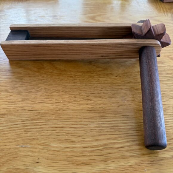 Purim Grogger Hand Crafted Oak Cherry Walnut Hardwoods Loud Noisemaker Judaica - Picture 4 of 9